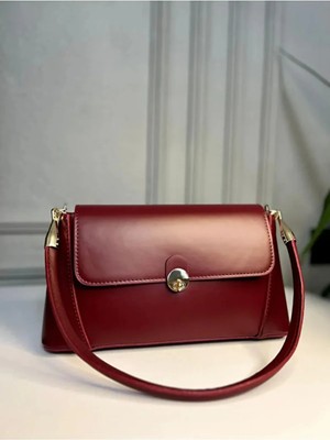 Rivina Bordo Kadın Kapaklı El ve Omuz Çantası – Gold Detaylı Bordo Model