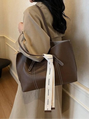 Rivina Moj Fiyonk Detaylı Hafif Büyük Boy Kadın El ve Omuz Çantası Kahverengi