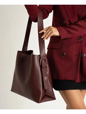 Rivina Kadın Büyük Boy Mıknatıslı Kapaklı Iç Fermuarlı Ayarlanabilir El ve Omuz Çantası