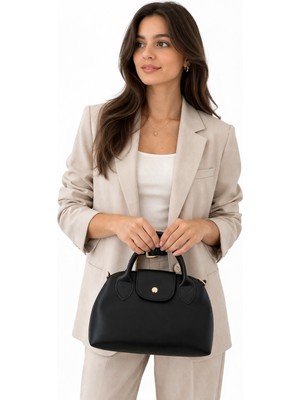 Kadın Mini El ve Omuz Çantası – Kapaklı, Gold Detaylı, Şık Günlük Kullanım