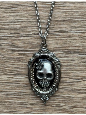 Metal Giyim Kurukafa Detaylı Gotik Siyah Kolye