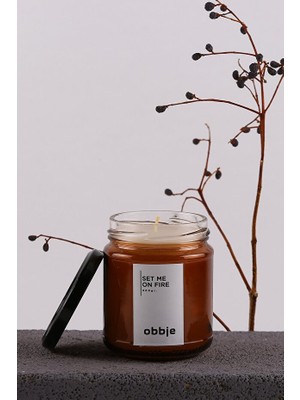 Obbje Tarçın & Elma Kokulu Cam Kavanoz Mum | Amber Cam | Dekoratif & Modern Tasarım