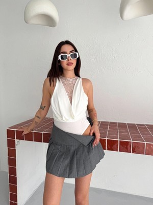 MiraLive Kadın Dantel Detaylı Derin Dekolte Body Şık Kolsuz Yazlık Bodysuit - Beyaz