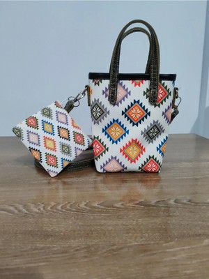 Cadde Dükkanı Beyaz Kilim Desenli Mini Askılı Çapraz Çanta Cüzdan