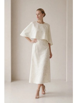 Setre Krem Üst Detaylı Desenli Tam Kalıp Midi Elbise