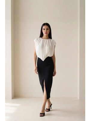 Setre Siyah-Ekru Belden Oturtmalı Yırtmaç Detaylı Elbise