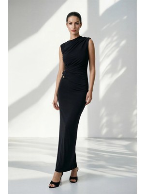 Setre Siyah Asimetrik Yaka Kolsuz Beldem Detaylı Tam Kalıp Midi Boy Elbise