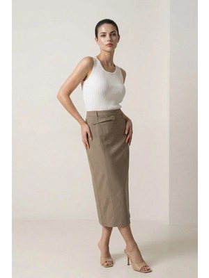Setre Koyu Bej Kemer ve Dikiş Detaylı Midi Boy Etek