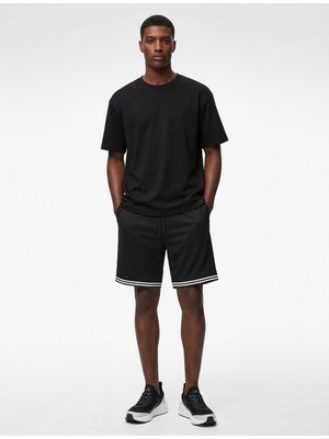 Koton Çizgi Detaylı Cepli Rahat Kalıp Beli Bağcıklı Spor Şort