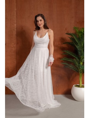 Lafaba Kadın Beyaz Gold Aksesuarlı Uzun Kloş Dantel Abiye Elbise