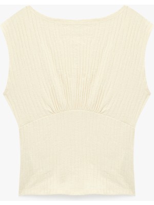 Koton Pamuklu Kolsuz Slim Fit Kayık Yaka Tişört