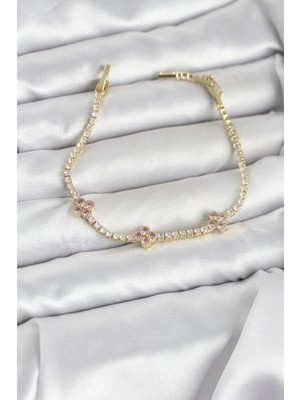 DS LLC Ietaks™ Pembe Yonca Detaylı Zirkon Taşlı Gold Renk Pirinç Su Yolu Kadın Bileklik