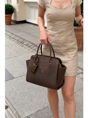 Marjin Kadın El Örgüsü Charmlı Fermuar Kapama Clutch & Portföy El Çantası Refone Kahve Hasır