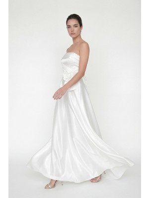 Lafaba Kadın Beyaz Straplez Yaka Çiçek Detaylı Uzun Söz Nişan Nikah Abiye