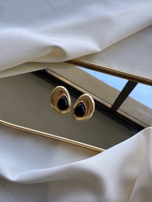 ✨ Siyah Taş Detaylı Gold Küpe ✨