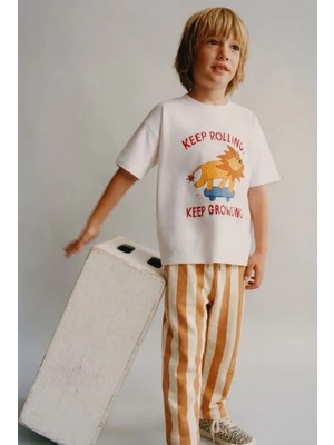 Magu Erkek Çocuk Pamuklu Beyaz Aslan Baskılı T-Shirt Takım - Çizgili Pantolonlu 2'li Set