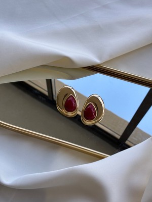 Afsel Jewelry ✨ Bordo Damla Taşlı Gold Küpe – Cesur ve Zarif Şıklık