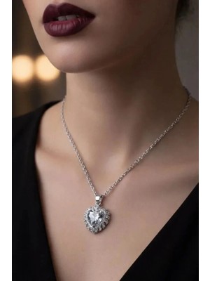 Gümüş Renk Beyaz Taş Kalp Model Çelik Kolye