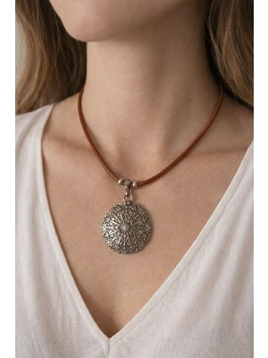 Vintage Takı Kahverengi Kadife Ipli Antik Otantik Ortaçağ Tarzı Kolye