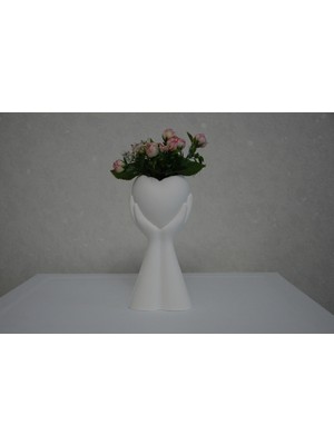 El Üstünde Kalpli Vazo