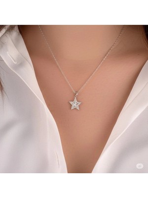 Famemus Accessory Pirinç Gold Renk Topçuk Zincir 3D Yıldız Model Yıldız Detay Vip Kadın Kolye