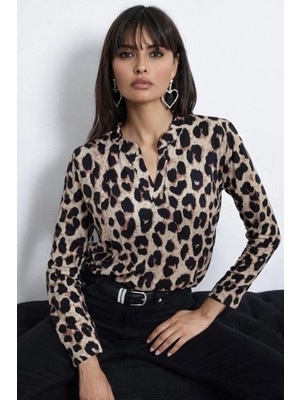 Stores36 Kadın Uzun Kollu V Hakim Yakalı Leopar Desenli Süprem Bluz