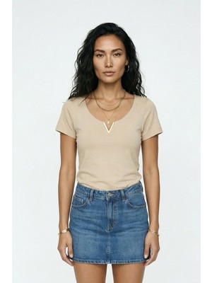 Greymoor Ekru Kadın V Yaka Metal Aksesuarlı Kısa Kollu Body