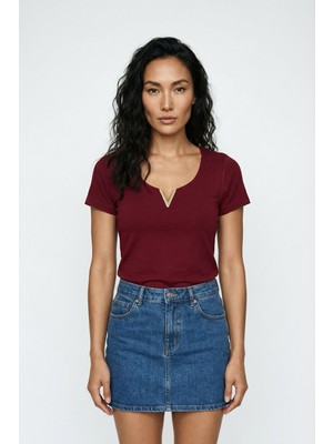 Greymoor Bordo Kadın V Yaka Metal Aksesuarlı Kısa Kollu Body