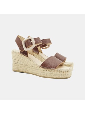 Desa Kadın Kahve Kemik Tokalı Dolgu Topuklu Deri Sandalet