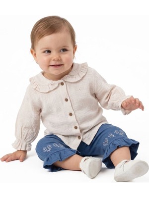 by BebekOdam Kız Bebek Ekru Müslin Gömlekli Mavi Fırfırlı Pantolonlu 2'li Lüks Takım - 1016541