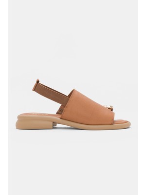 Selin Shoes Savelle Hakiki Deri Arkadan Lastik Detaylı Parmak Arası Kadın Sandalet- Taba
