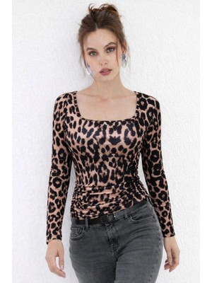 Stores36 Kadın Uzun Kollu Kare Yakalı Leopar Desenli Dalgıç Bluz