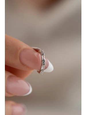 Nereze 925 Ayar Gümüş Rodyum Kaplama Baget Taşlı Kıkırdak Küpe