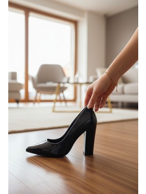 Enoch Kadın Sivri Burun Işıltılı Granit Dokulu Yüksek Blok Topuklu Klasik Ayakkabı