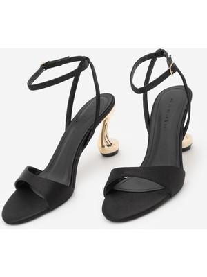 Marjin Kadın Oval Burun Bilekten Bantlı Metalik Altın Ökçe Klasik Topuklu Sandalet Lumera Siyah Saten