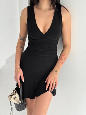 Pileli Store Derin V Yaka Sırt Dekolteli Mini Elbise Drapeli Şık Kolsuz - Siyah