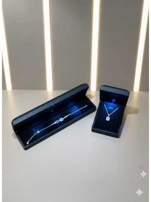 Ada Life Gümüş (Işıklı KUTULU)925 Ayar Gümüş 3 Taş Baget Set