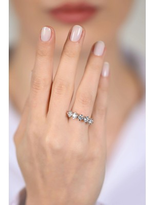 14 Ayar Beyaz Altın Beş Taş Yüzük