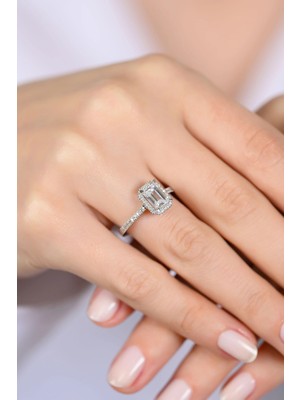 14 Ayar Beyaz Altın Baget Taşlı Tek Taş Yüzük