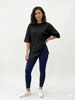 Oversize Rahat Kesim Yanı Yırtmaçlı Pamuklu T-Shirt