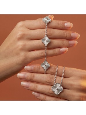 Valmont Accessories Yonca Figürlü Gümüş Renk 40+5 cm Kolye 18+5 cm Bileklik Çelik Kadın Kolye Bileklik Set