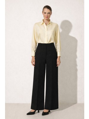 Setre Siyah Cep ve Paça Detaylı Rahat Kesim Pantolon