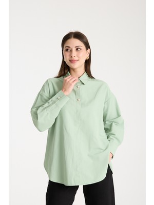 Kadın Taş Düğme Detaylı Klasik Yaka Uzun Kollu Rahat Kesim Gömlek