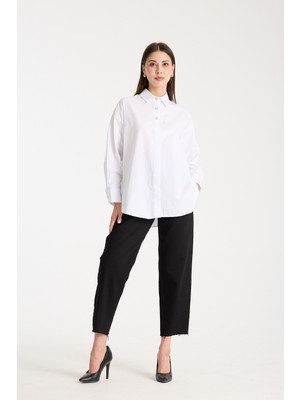 Kadın Taş Düğme Detaylı Klasik Yaka Uzun Kollu Rahat Kesim Gömlek