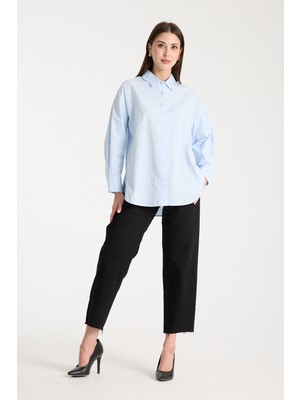 Kadın Taş Düğme Detaylı Klasik Yaka Uzun Kollu Rahat Kesim Gömlek