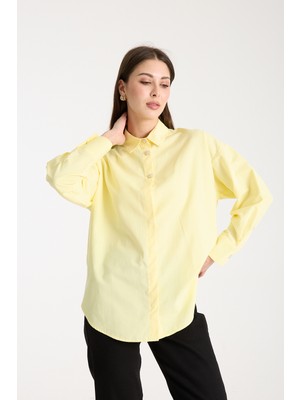 Kadın Taş Düğme Detaylı Klasik Yaka Uzun Kollu Rahat Kesim Gömlek