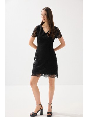 Gusto V Yakalı Dantel Brode Abiye Elbise - Siyah