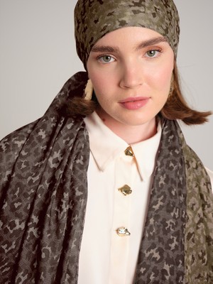 AYSHARA Peleng Leopar Desenli Çift Taraflı Şal - Toprak Yeşil