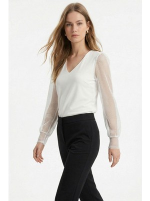 Rays Beyaz V Yaka Sırt Detay Bluz 2827