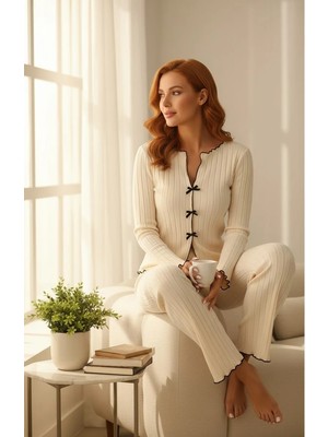 No 35 Moda Kadın Ekru Fitilli Şık Pijama Takımı – Fiyonk Detaylı Rahat Ev Giyim Seti